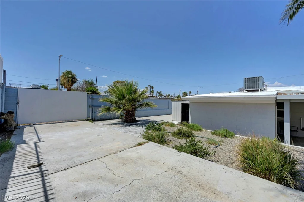 1516 SAN PEDRO, Las Vegas, NV 89104