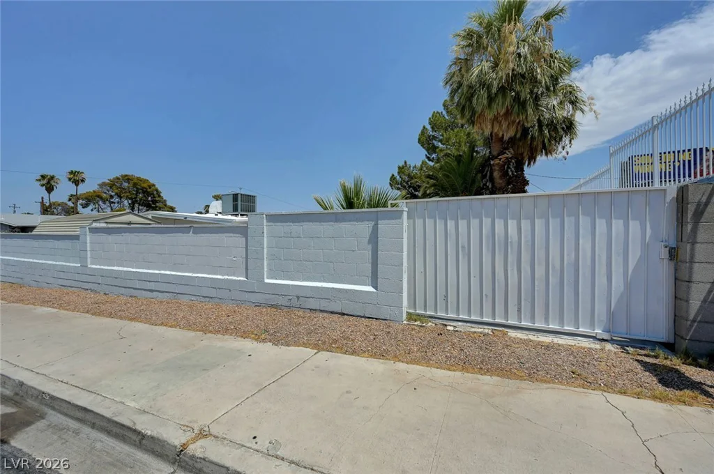 1516 SAN PEDRO, Las Vegas, NV 89104