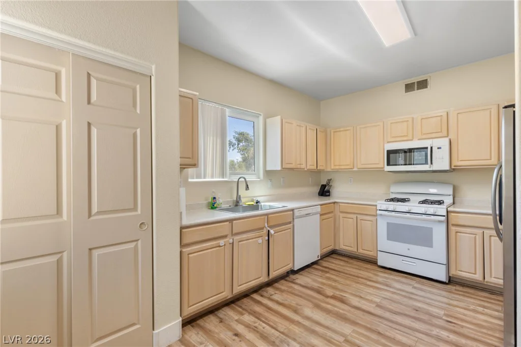 3924 Quiet Pine, Las Vegas, NV 89108