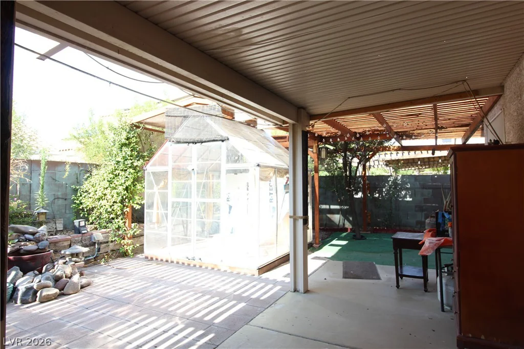 7721 Beach Falls, Las Vegas, NV 89149