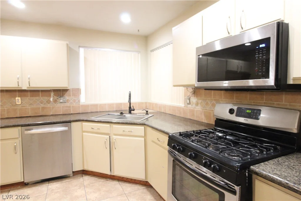 7721 Beach Falls, Las Vegas, NV 89149