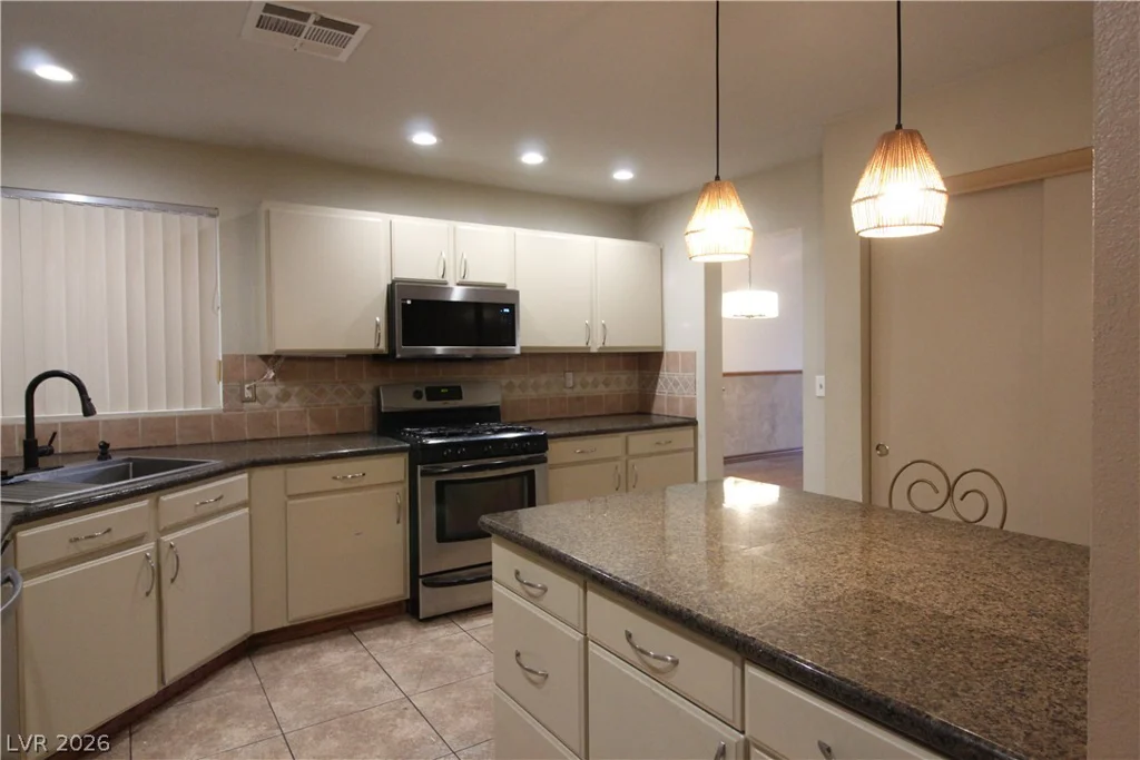 7721 Beach Falls, Las Vegas, NV 89149