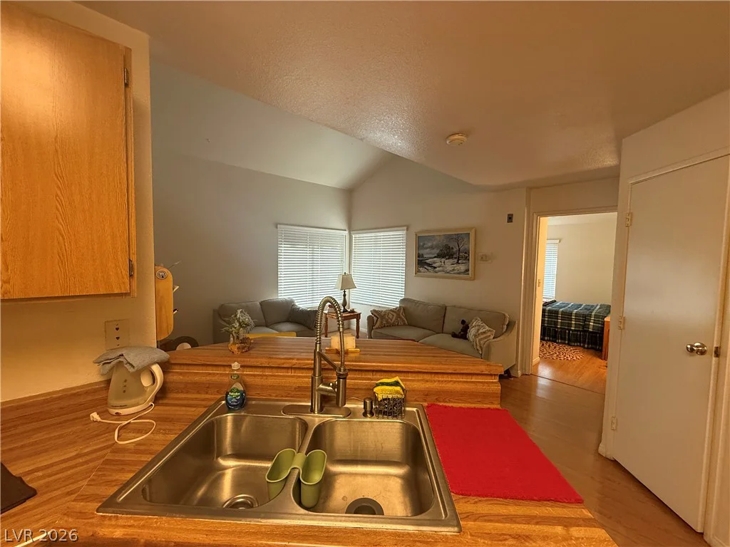 460 Elm, Las Vegas, NV 89169