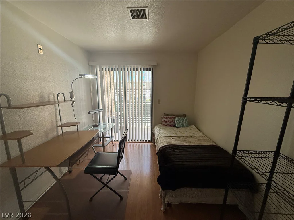 460 Elm, Las Vegas, NV 89169