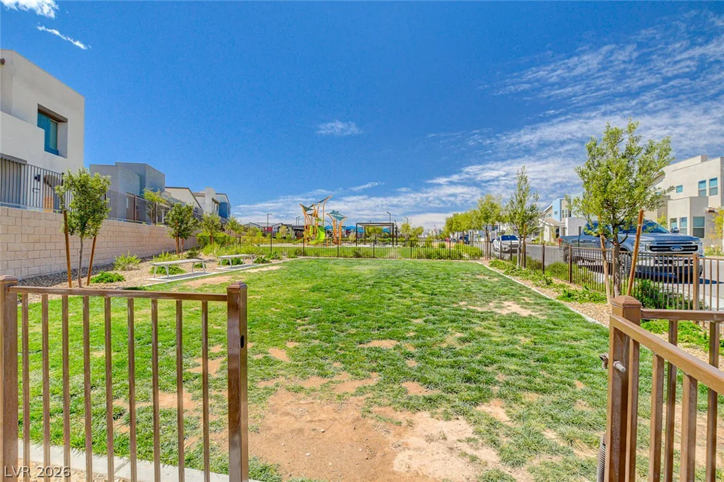 2660 Strichen, Henderson, NV 89044