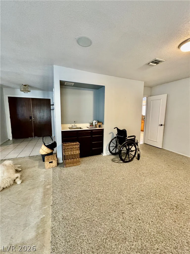 1720 Carlos, Las Vegas, NV 89123