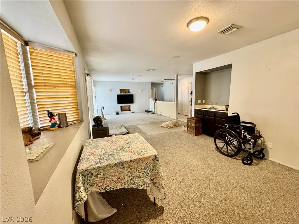 1720 Carlos, Las Vegas, NV 89123