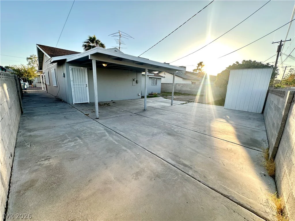 4694 Dennis, Las Vegas, NV 89121