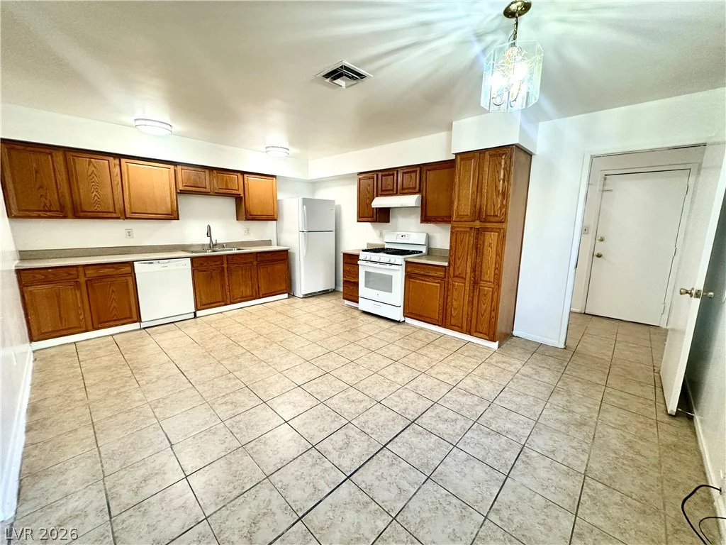 4694 Dennis, Las Vegas, NV 89121