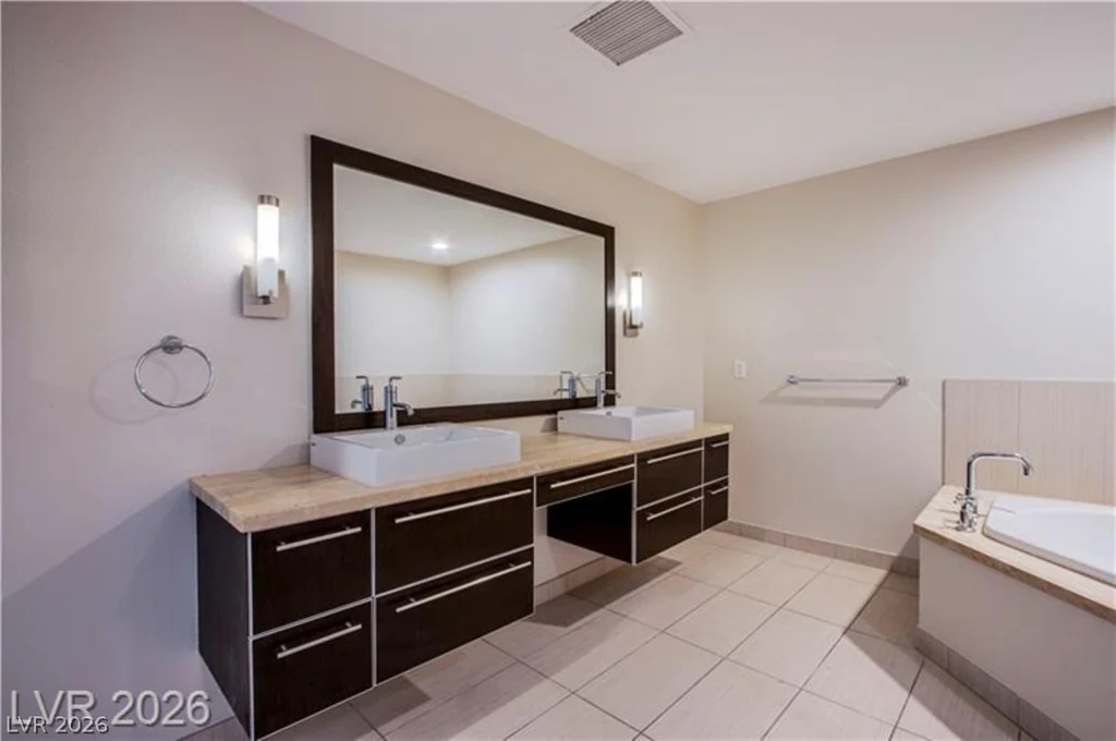 8925 Flamingo, Las Vegas, NV 89147