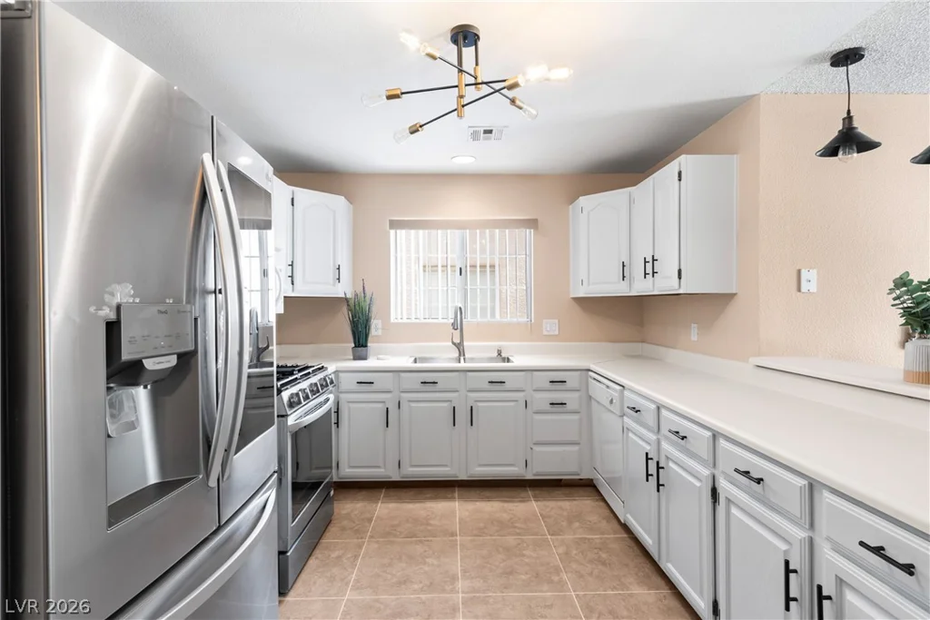 1375 Hacienda, Las Vegas, NV 89119