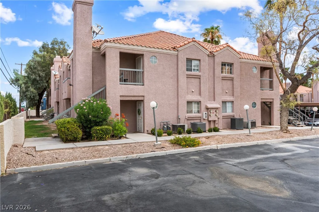 1375 Hacienda, Las Vegas, NV 89119