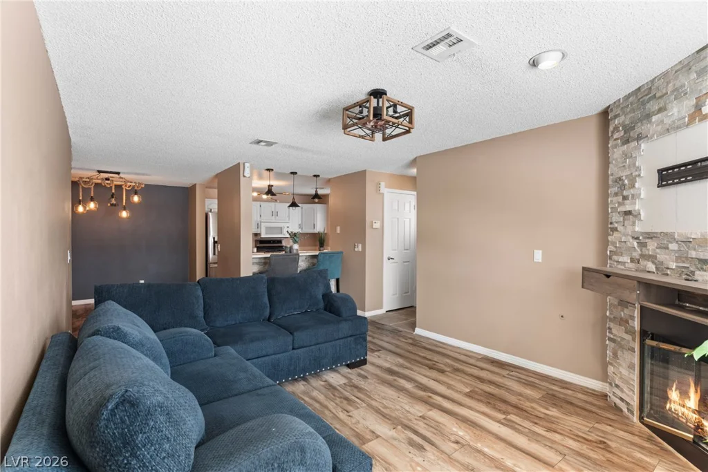1375 Hacienda, Las Vegas, NV 89119