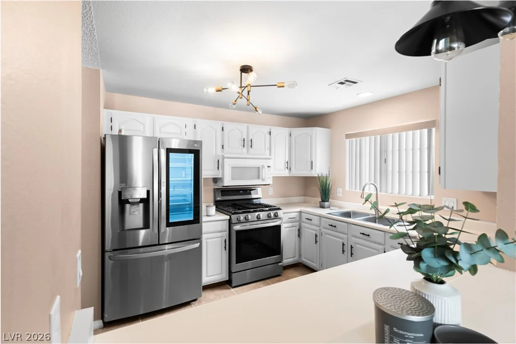 1375 Hacienda, Las Vegas, NV 89119
