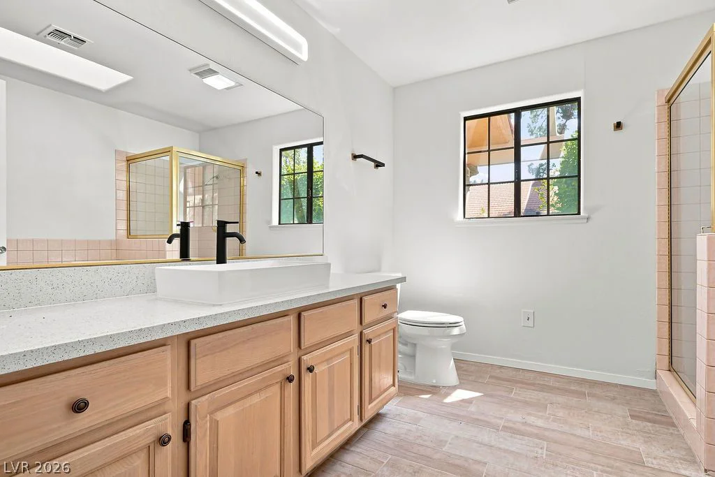 2851 Valley View, Las Vegas, NV 89102