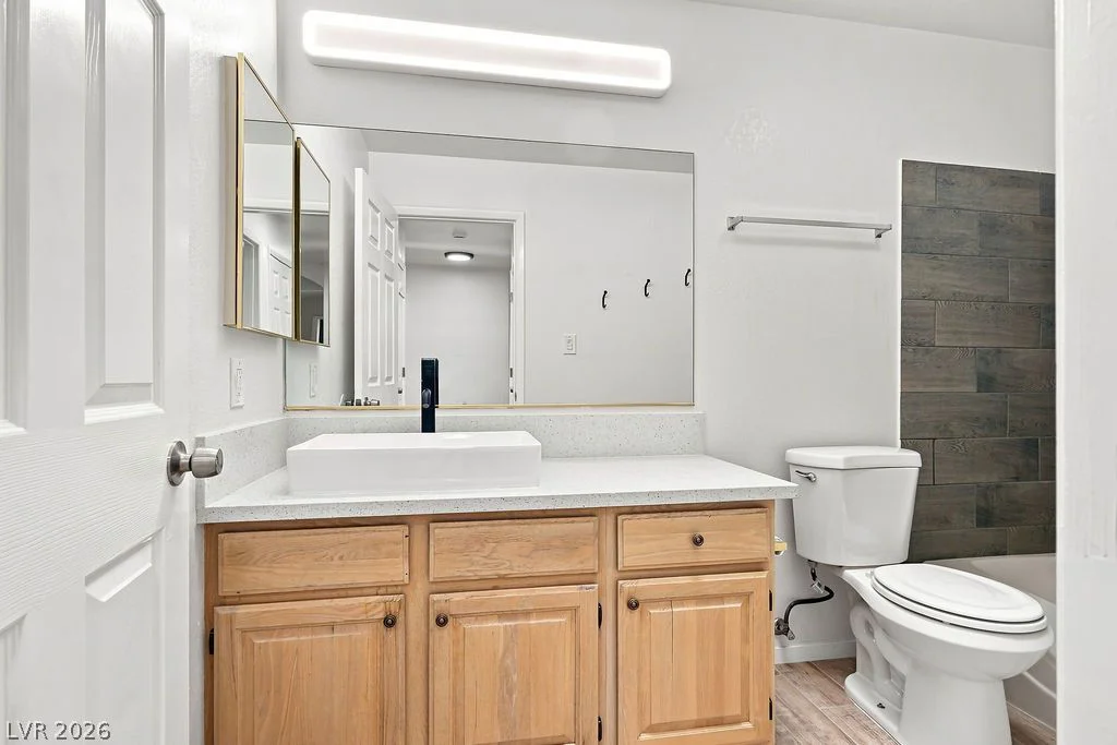 2851 Valley View, Las Vegas, NV 89102