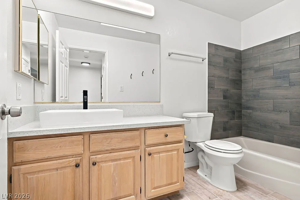 2851 Valley View, Las Vegas, NV 89102