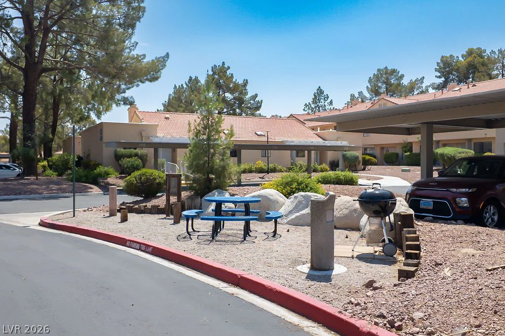 2851 Valley View, Las Vegas, NV 89102