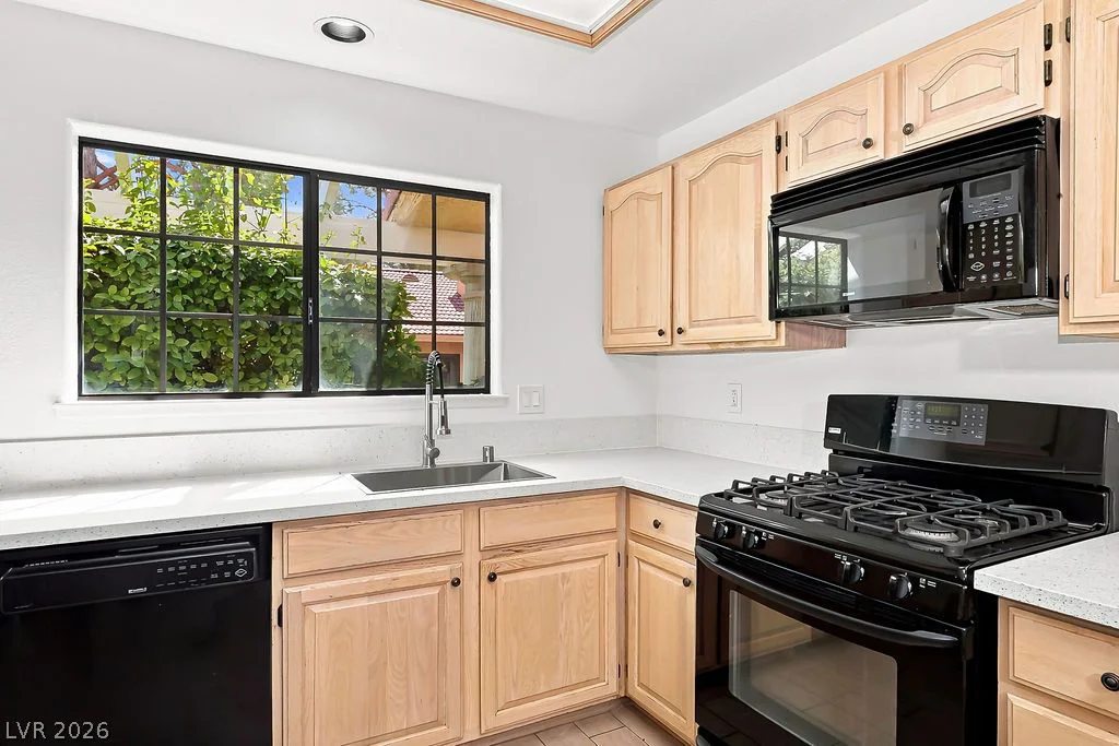 2851 Valley View, Las Vegas, NV 89102