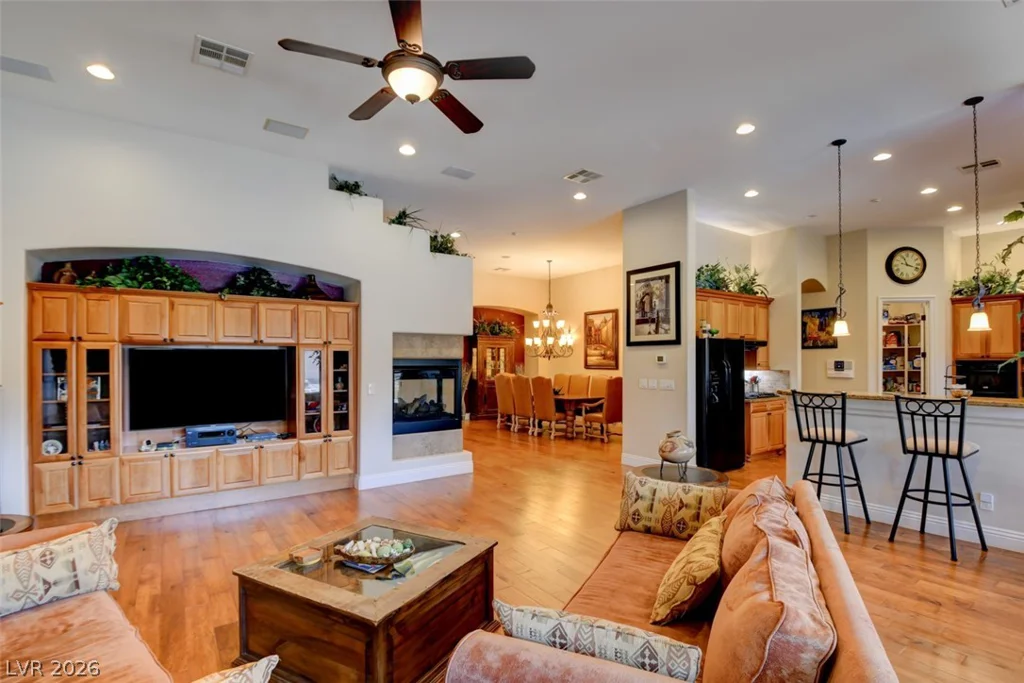 8465 Picket Ridge, Las Vegas, NV 89143