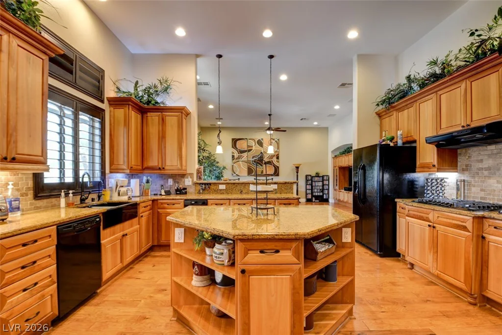 8465 Picket Ridge, Las Vegas, NV 89143