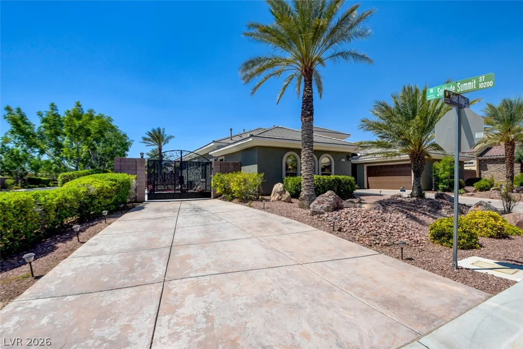 8465 Picket Ridge, Las Vegas, NV 89143
