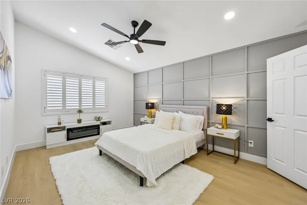8360 Silverdale, Las Vegas, NV 89113