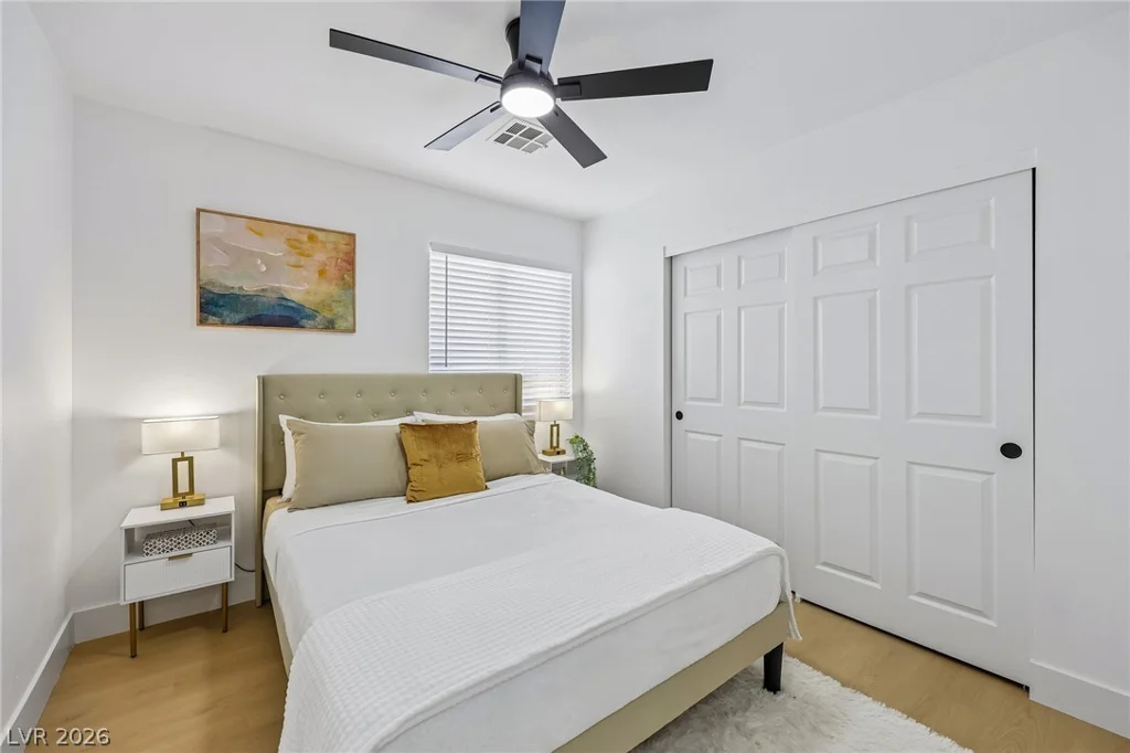 8360 Silverdale, Las Vegas, NV 89113