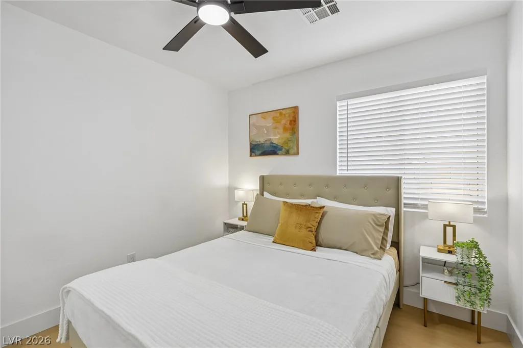 8360 Silverdale, Las Vegas, NV 89113