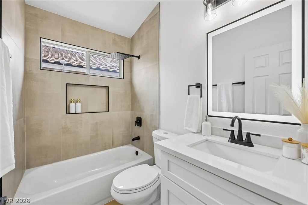8360 Silverdale, Las Vegas, NV 89113