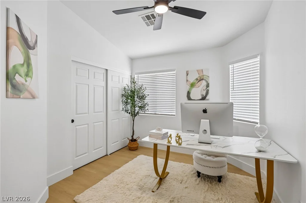 8360 Silverdale, Las Vegas, NV 89113