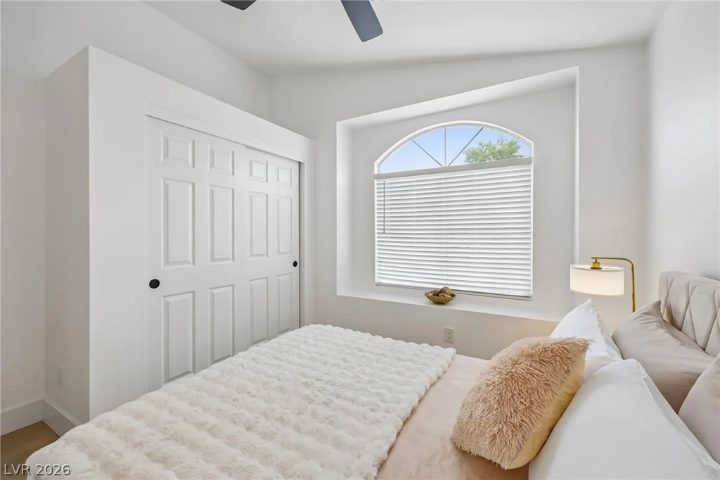 8360 Silverdale, Las Vegas, NV 89113