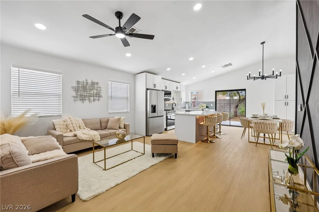 8360 Silverdale, Las Vegas, NV 89113