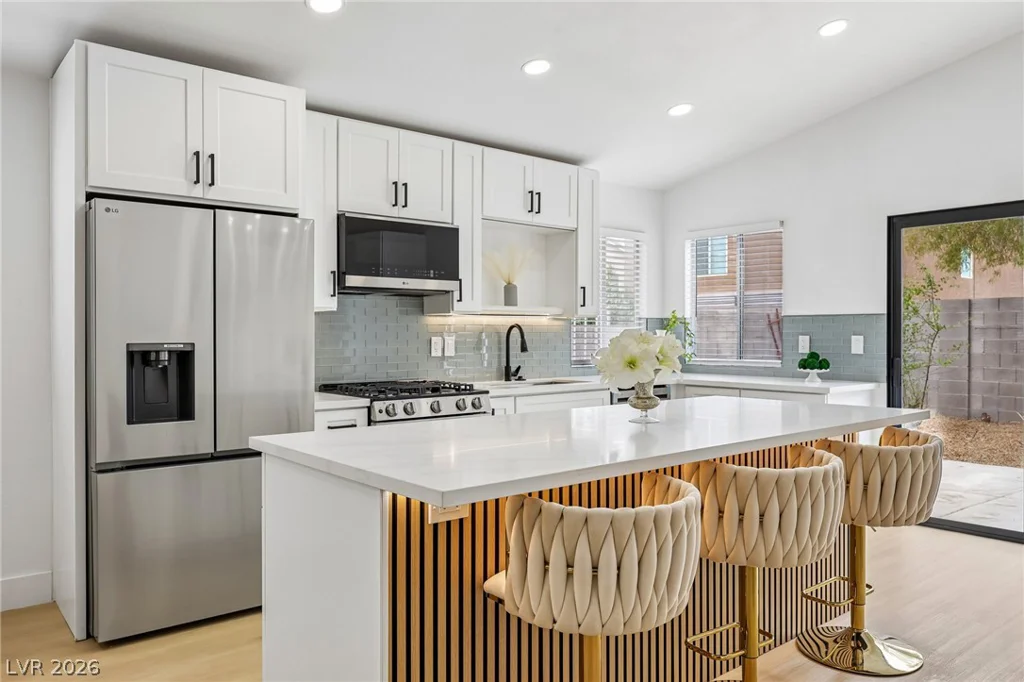 8360 Silverdale, Las Vegas, NV 89113