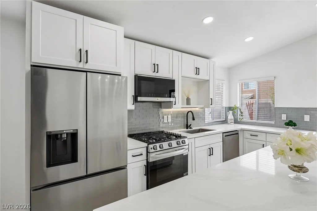 8360 Silverdale, Las Vegas, NV 89113