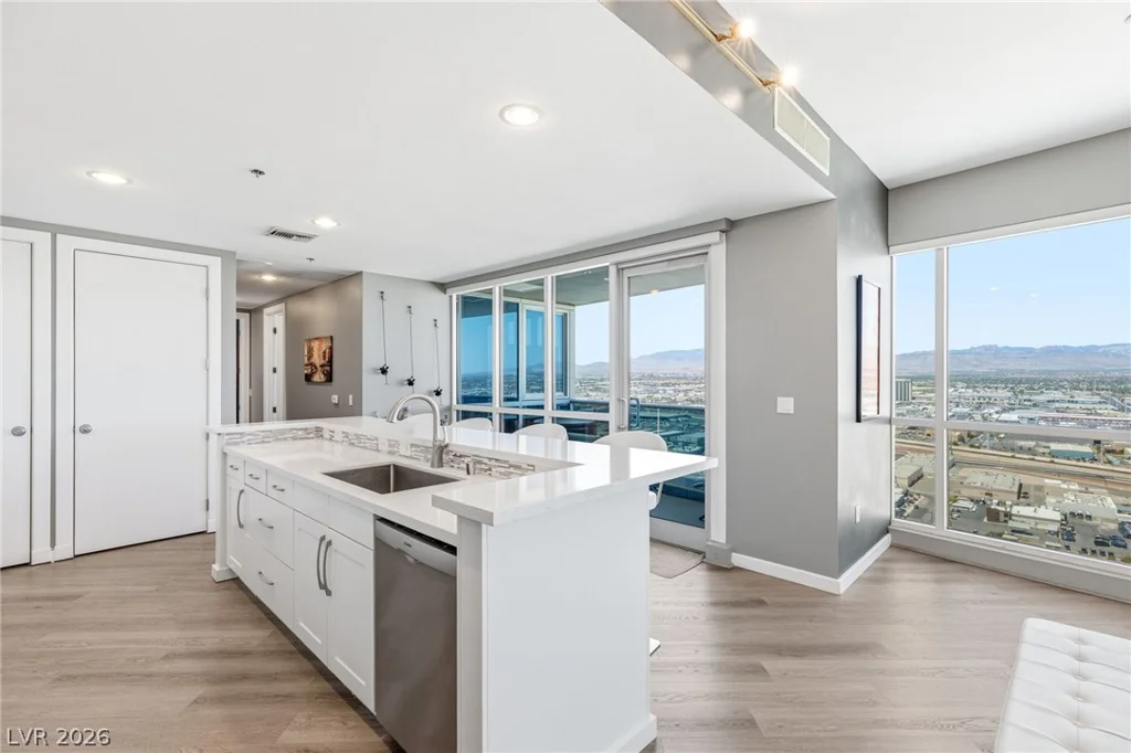 4575 Dean Martin, Las Vegas, NV 89103