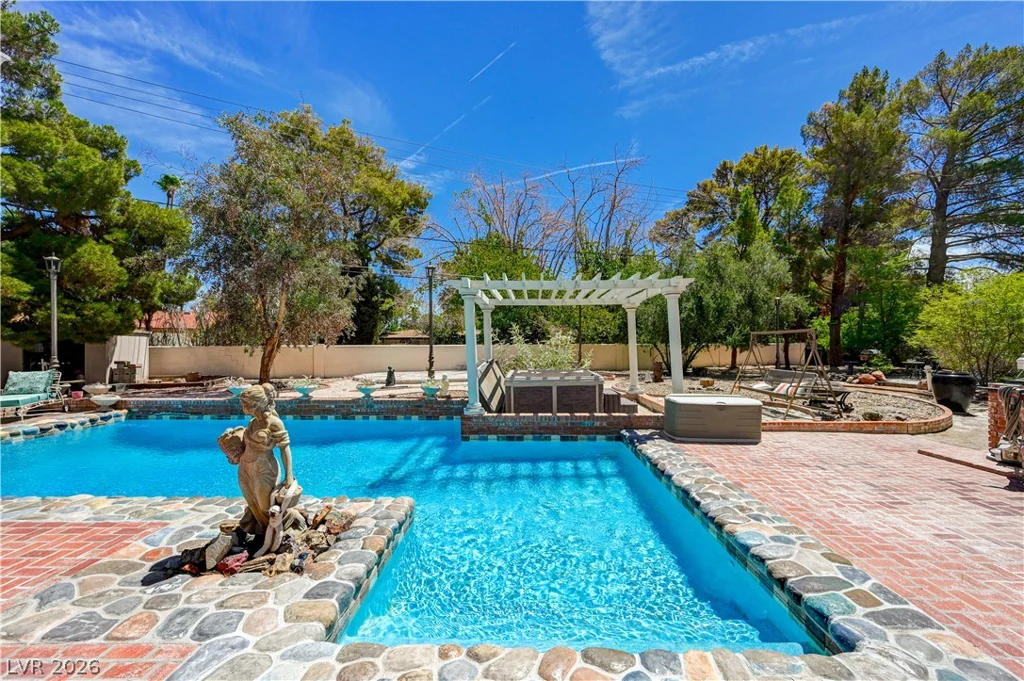 3005 Campbell, Las Vegas, NV 89107
