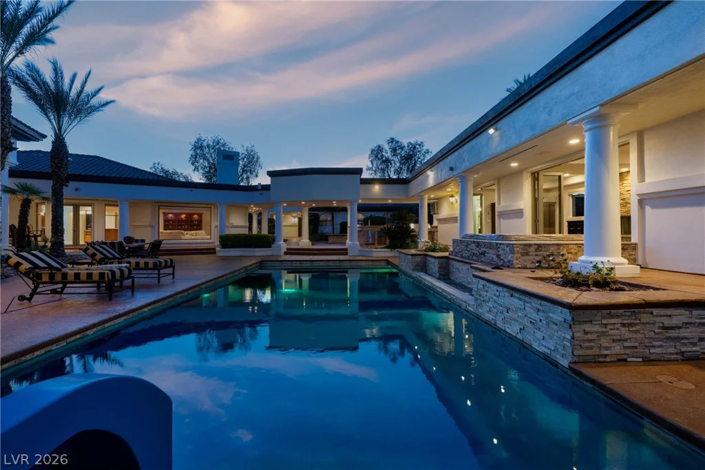 7440 Oak Grove, Las Vegas, NV 89117