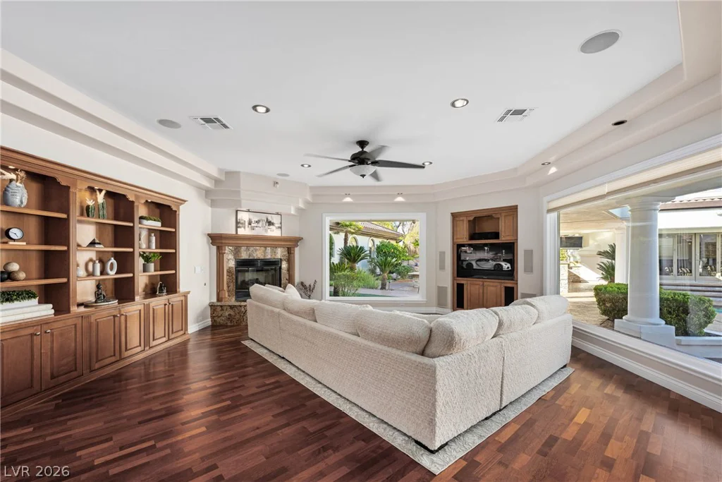 7440 Oak Grove, Las Vegas, NV 89117