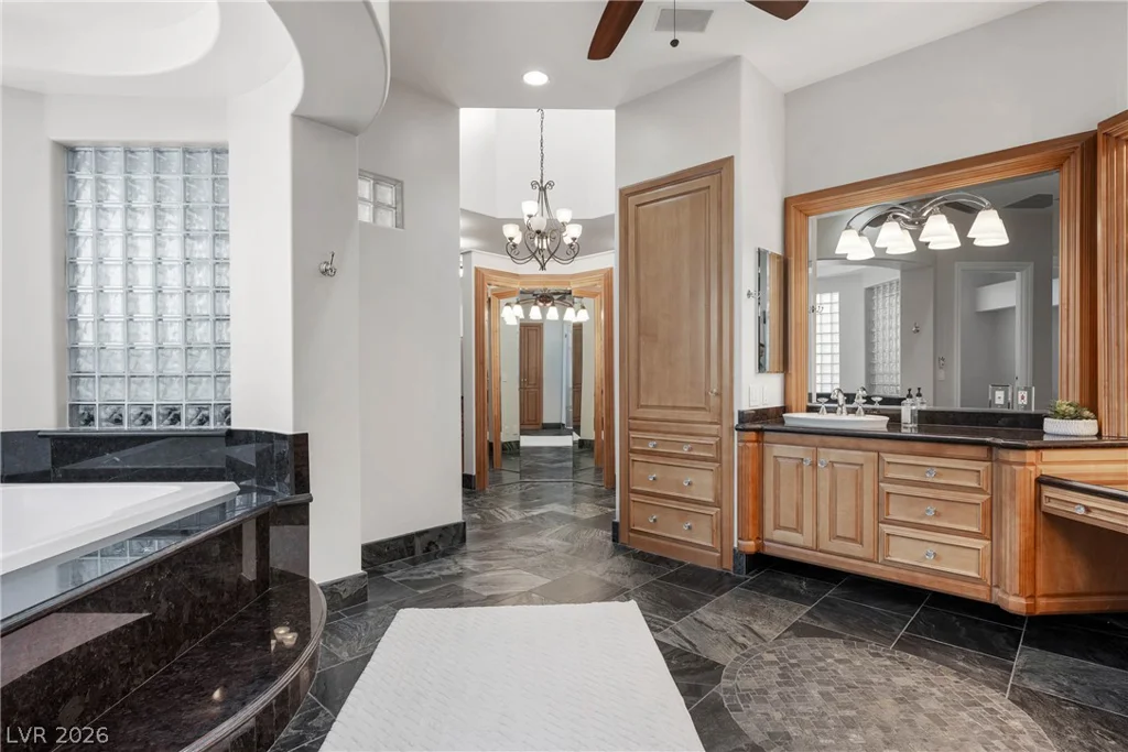 7440 Oak Grove, Las Vegas, NV 89117