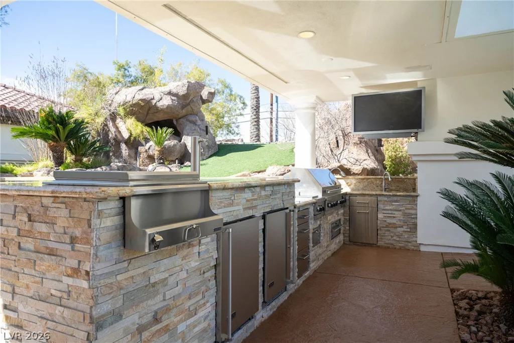 7440 Oak Grove, Las Vegas, NV 89117