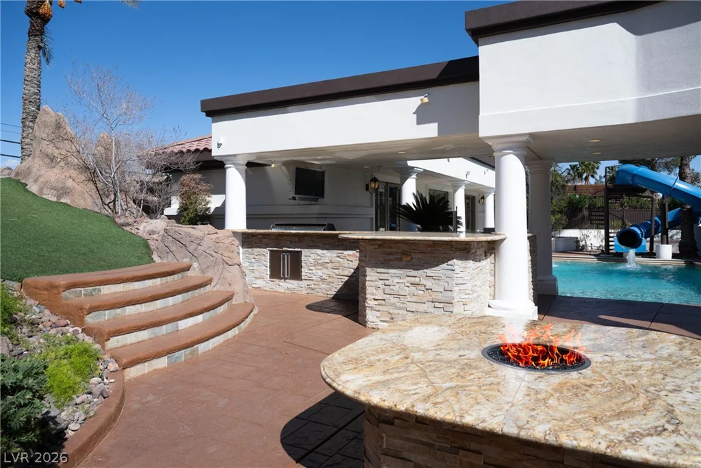 7440 Oak Grove, Las Vegas, NV 89117