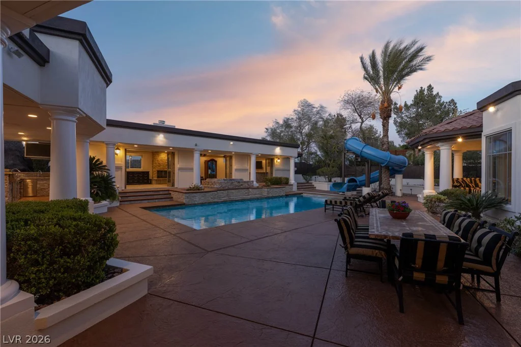 7440 Oak Grove, Las Vegas, NV 89117