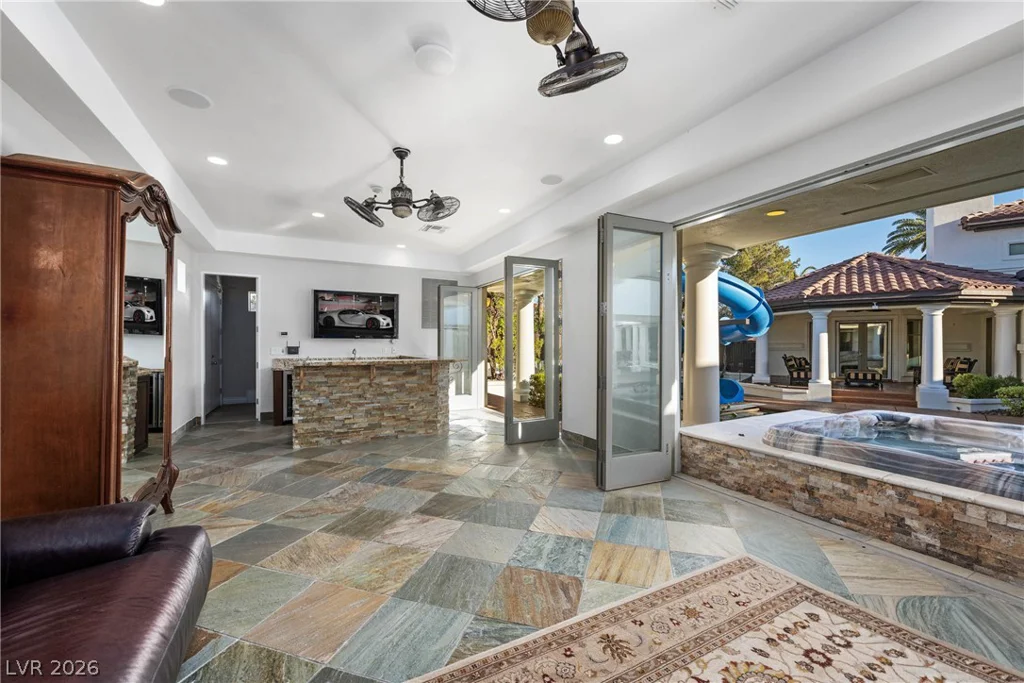 7440 Oak Grove, Las Vegas, NV 89117
