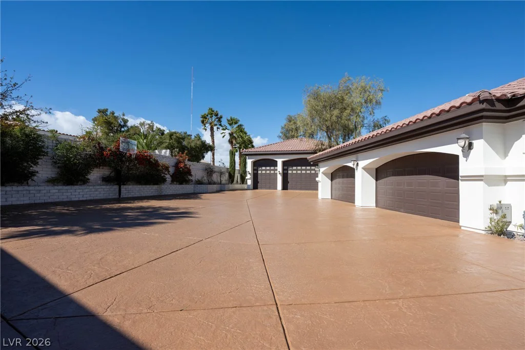 7440 Oak Grove, Las Vegas, NV 89117