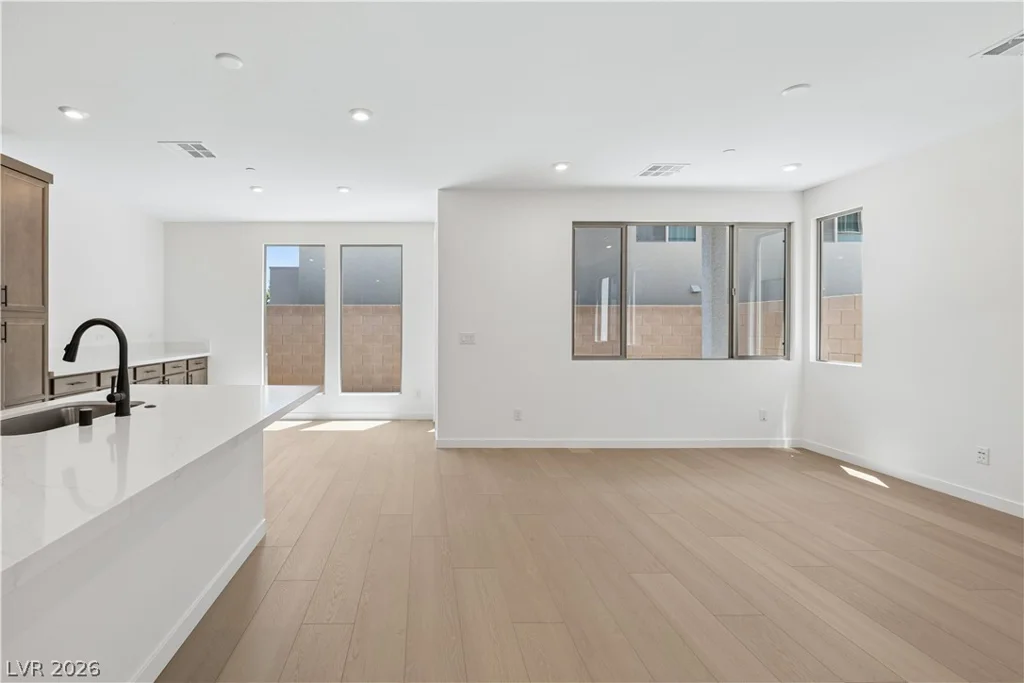 4285 Park Edge, Las Vegas, NV 89141
