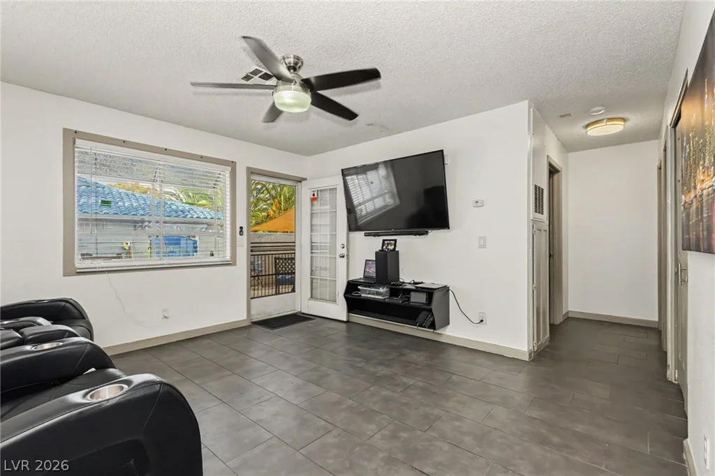 2121 Petersham, Las Vegas, NV 89108