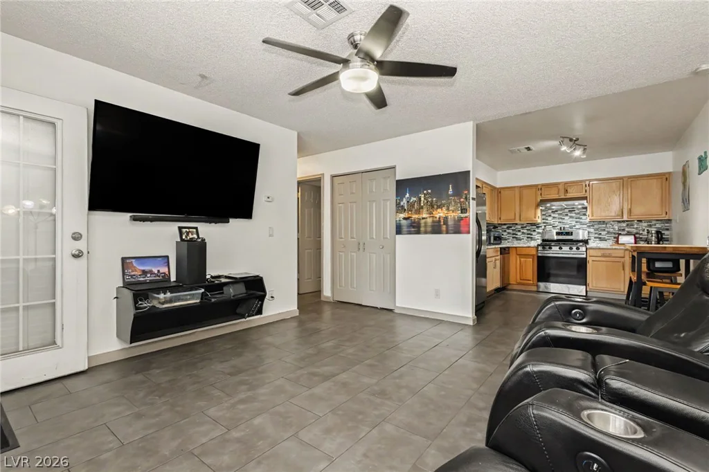 2121 Petersham, Las Vegas, NV 89108