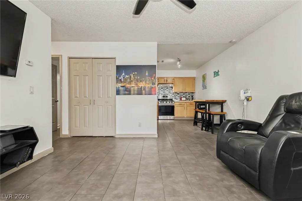2121 Petersham, Las Vegas, NV 89108