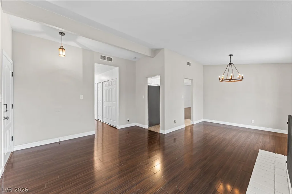 6364 Whippoorwill, Las Vegas, NV 89103